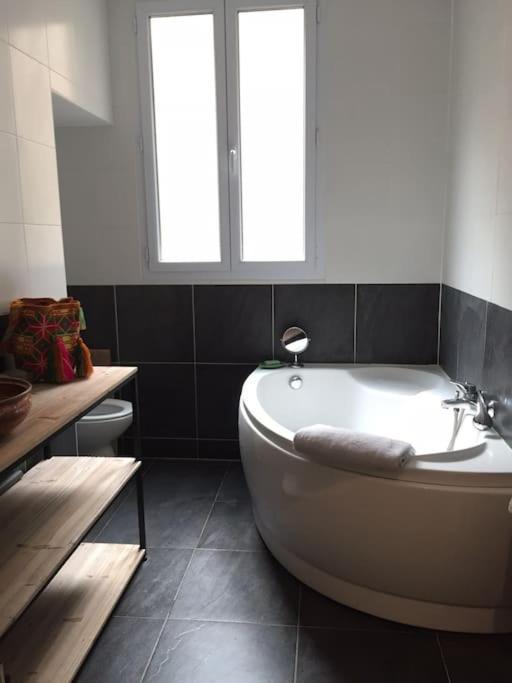 Beautiful Studio - 20' Walking From Montmartre Parijs Buitenkant foto